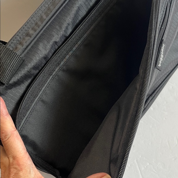 NWT BAGGALLINI “complete cosmetic” case - Picture 5 of 13